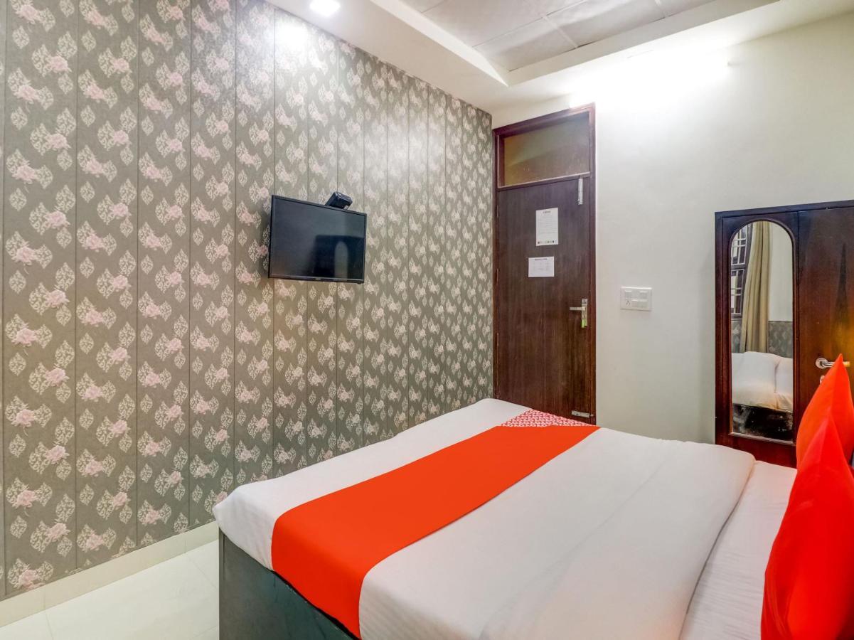 Oyo 74060 Taj Residency Otel Yeni Delhi Dış mekan fotoğraf