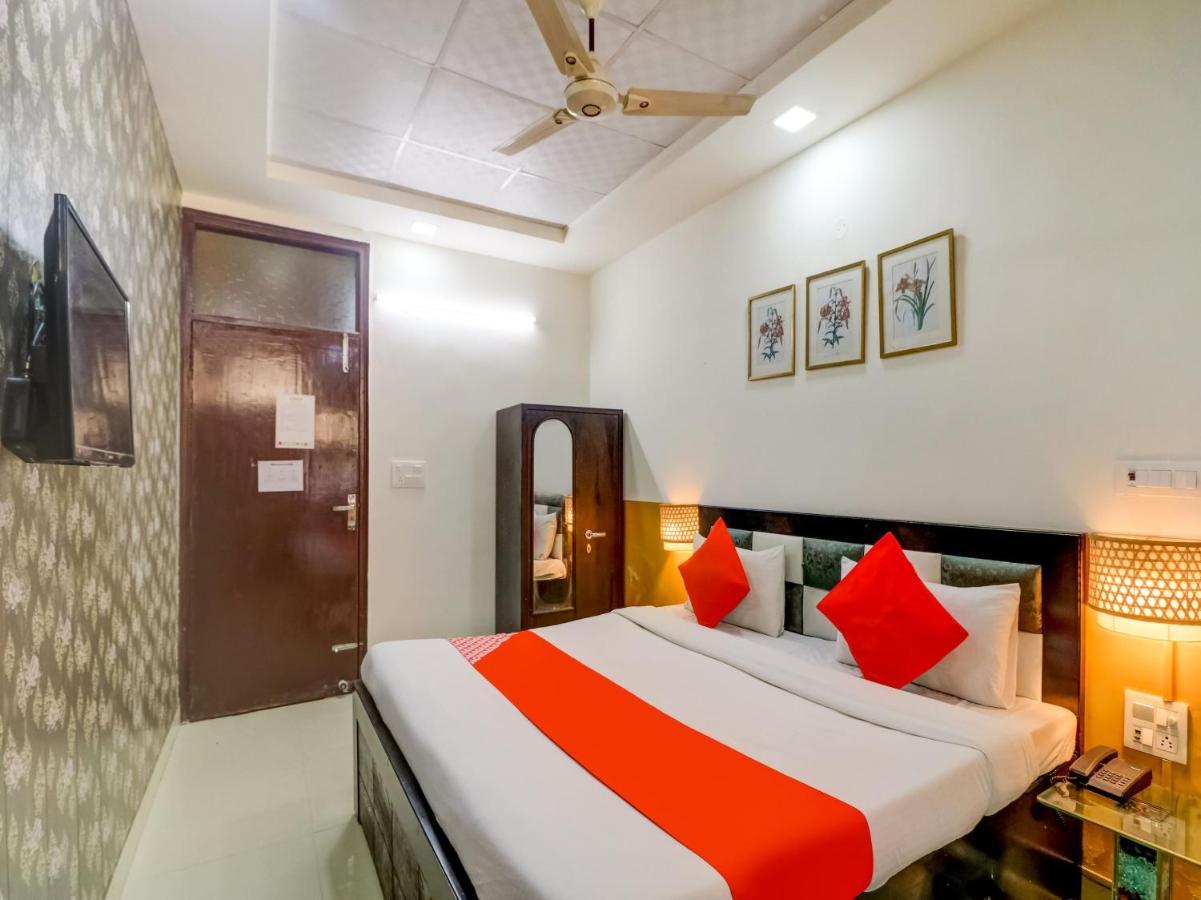 Oyo 74060 Taj Residency Otel Yeni Delhi Dış mekan fotoğraf